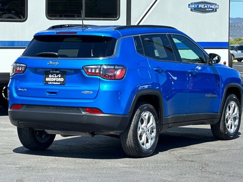 Used 2024 Jeep Compass Latitude image 4