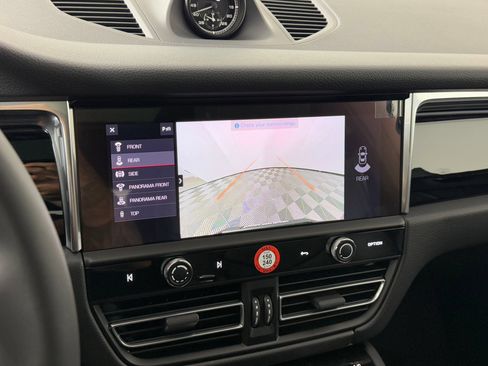 Certified 2026 Porsche Macan AWD/4WD image 20