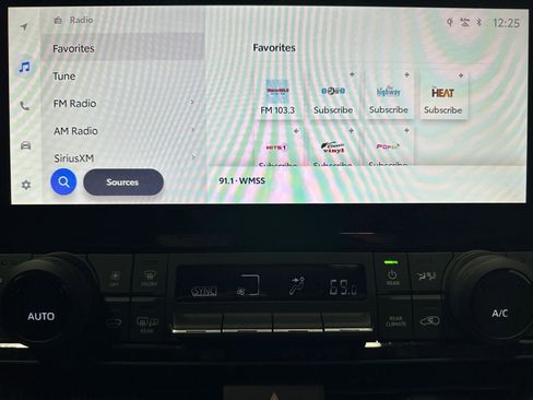 Used 2025 Toyota Grand Highlander AWD image 26