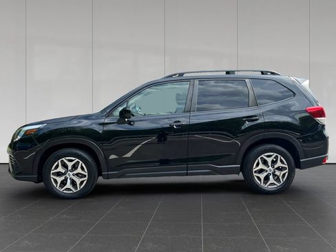 Used 2023 Subaru Forester Premium AWD/4WD image 2