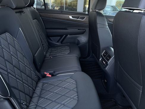 Used 2025 Volkswagen Atlas SEL Premium R-Line image 31