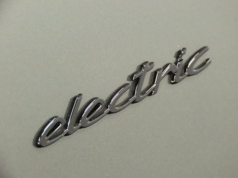 Certified 2025 Porsche Macan 4 Electric AWD/4WD image 13