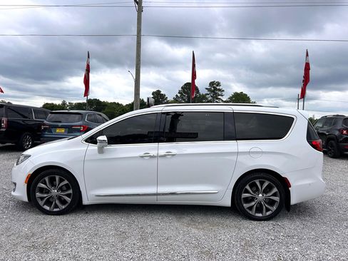Used 2020 Chrysler Pacifica Limited image 21