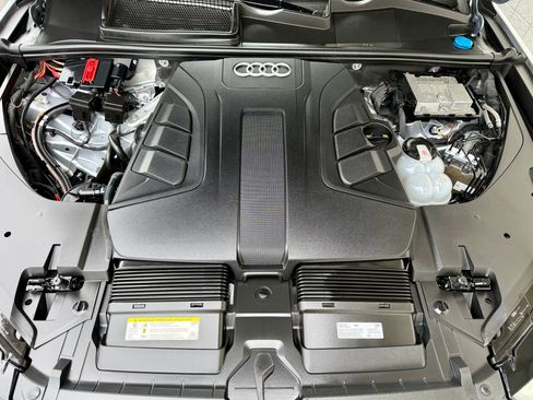 Used 2019 Audi Q7 3.0T Prestige AWD/4WD image 11