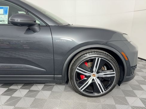 Used 2025 Porsche Macan 4S Electric image 12