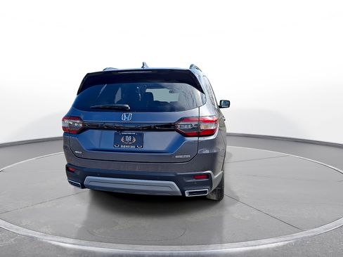 Used 2025 Honda Pilot Touring image 7