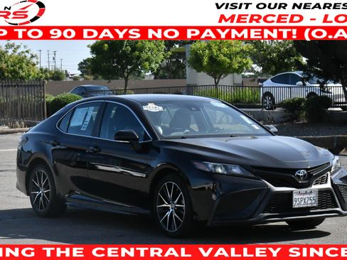 Used 2022 Toyota Camry SE FWD image 1