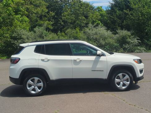 Used 2021 Jeep Compass Latitude w/ Convenience Group AWD/4WD image 3