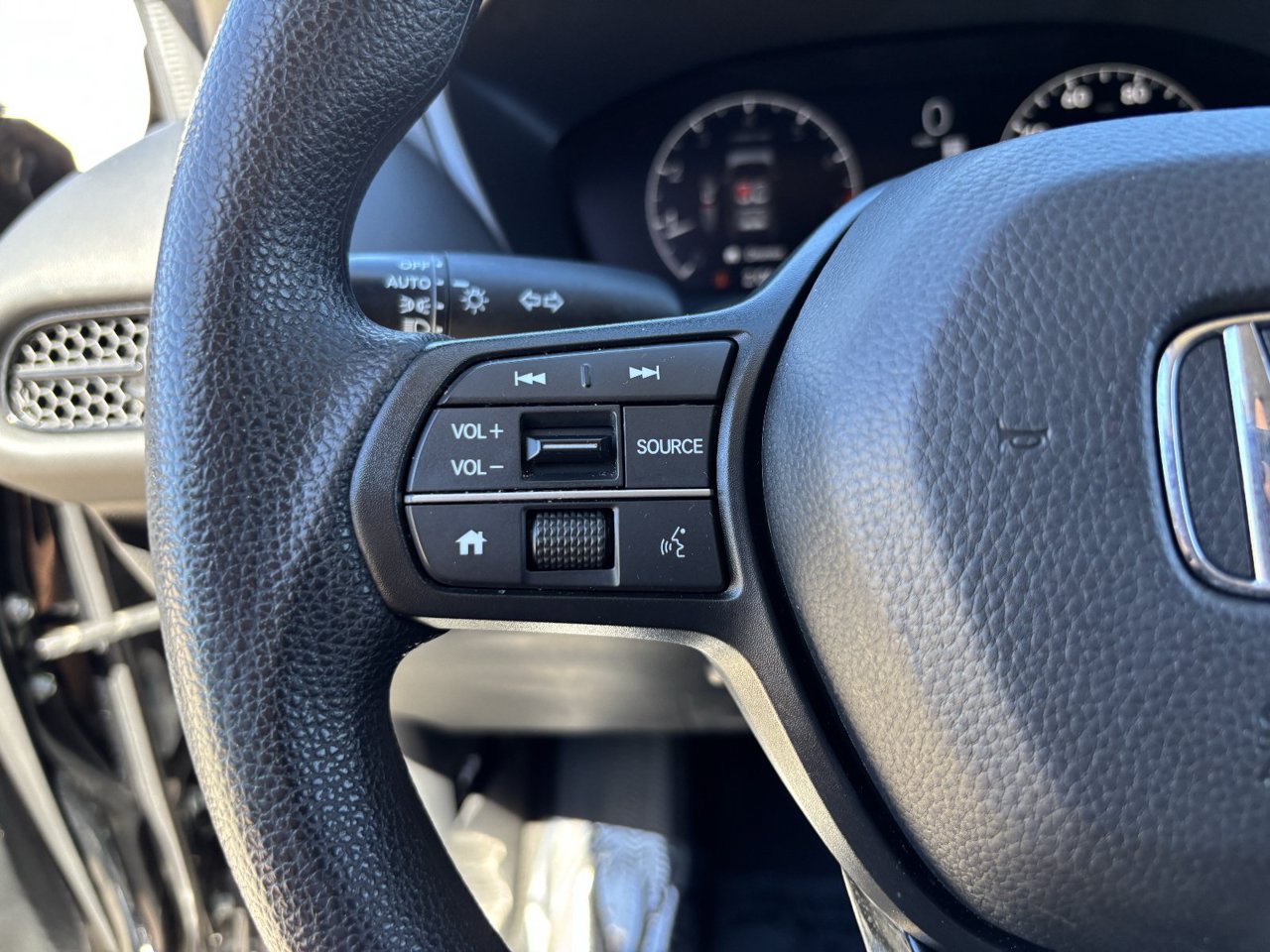 Used 2025 Honda HR-V LX image 26