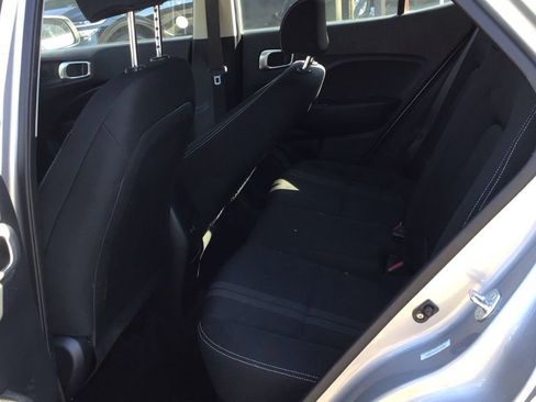 Used 2025 Hyundai Venue SEL FWD image 4