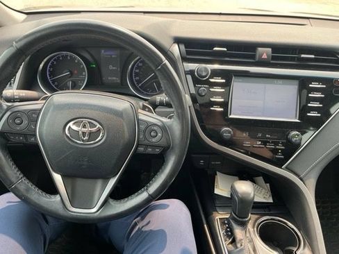 Used 2018 Toyota Camry SE w/ Moonroof Package FWD image 8