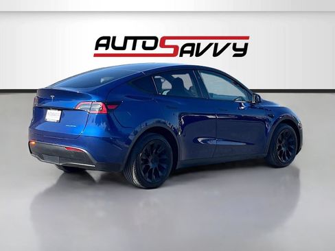 Used 2024 Tesla Model Y Long Range AWD/4WD image 7
