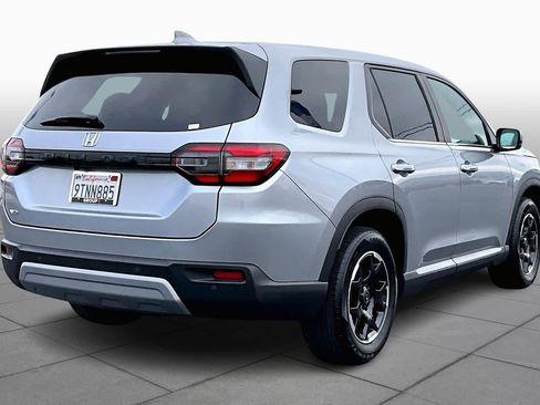 Used 2025 Honda Pilot EX-L image 12