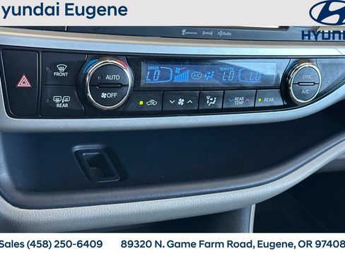 Used 2019 Toyota Highlander XLE AWD/4WD image 28