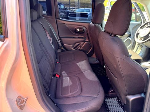 Used 2022 Jeep Renegade Latitude image 13