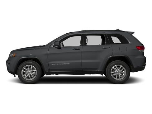 Used 2017 Jeep Grand Cherokee Altitude RWD image 3