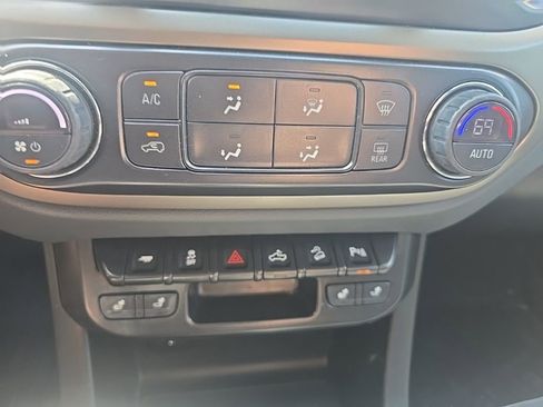 Used 2021 Chevrolet Colorado Z71 w/ Z71 Midnight Edition image 17