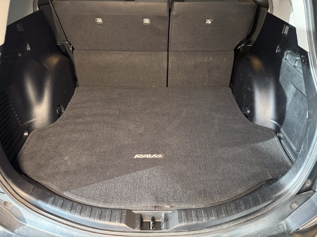 Used 2018 Toyota RAV4 LE w/ Carpet Mat Package FWD image 22