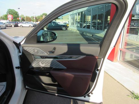 Used 2023 BMW 760i xDrive w/ Luxury Rear Seating Package AWD/4WD image 10