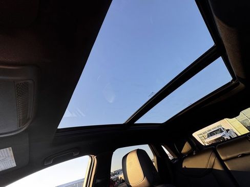 Used 2025 Cadillac XT5 Premium Luxury image 21