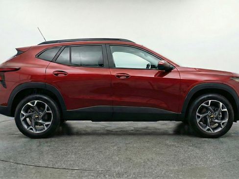 Used 2025 Chevrolet Trax LT image 11