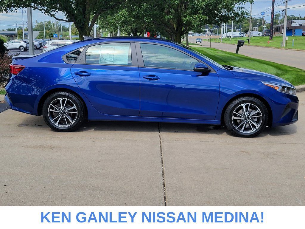 Used 2023 Kia Forte LXS w/ LXS Technology Package FWD image 2