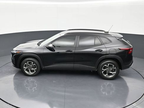 Used 2024 Chevrolet Trax LT FWD image 13