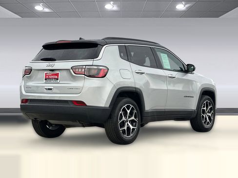 Used 2025 Jeep Compass Limited image 3
