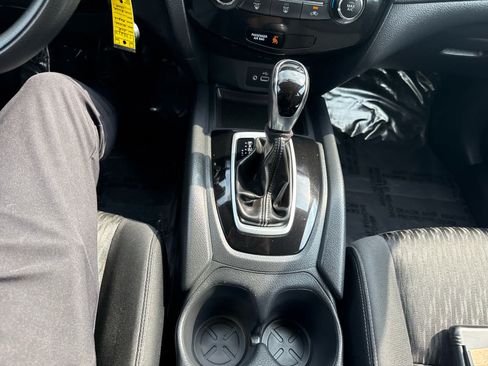 Used 2018 Nissan Rogue S AWD/4WD image 22