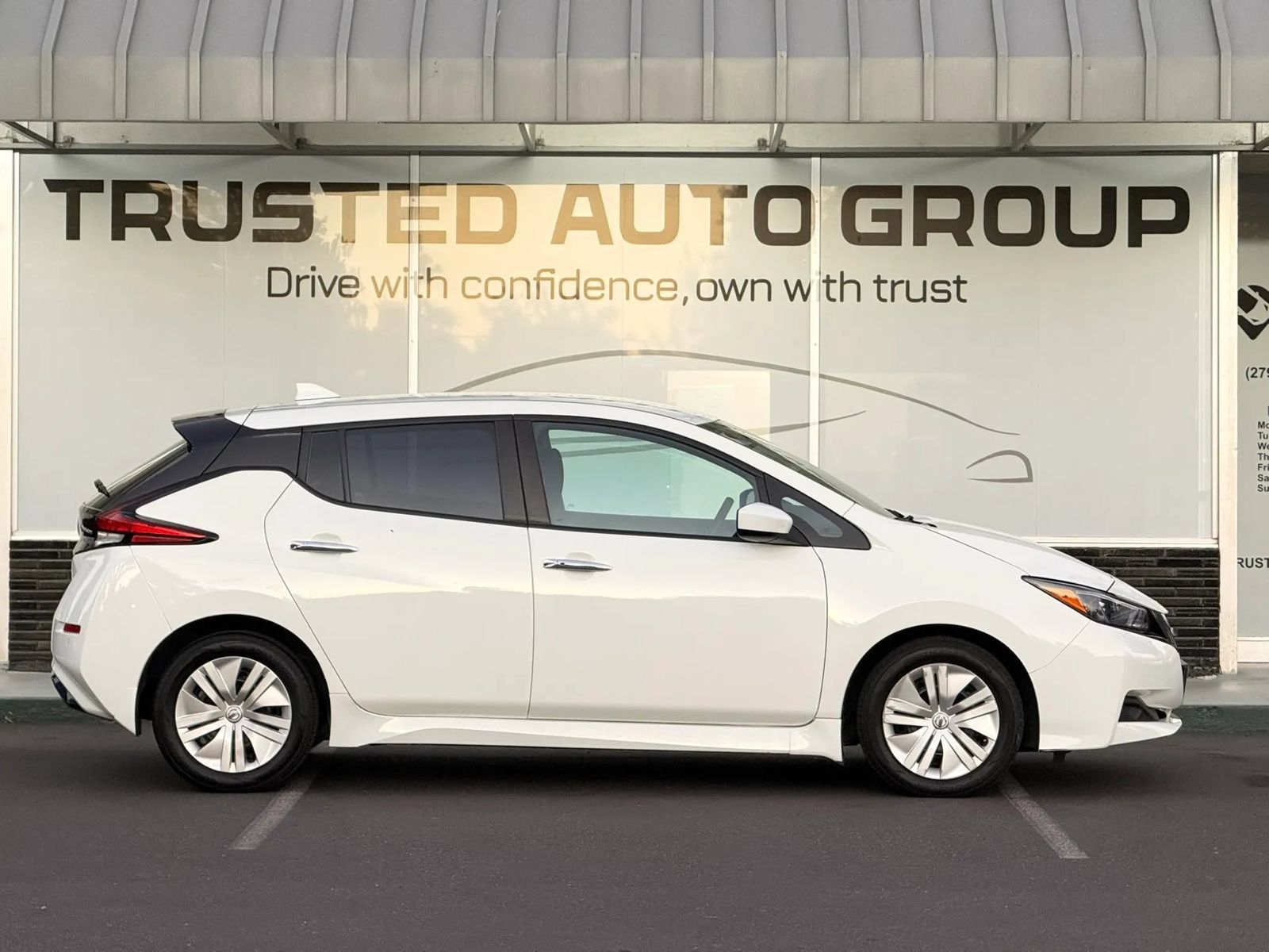 Used 2022 Nissan Leaf S FWD image 5