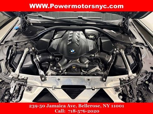 Used 2021 BMW 750i xDrive w/ Executive Package AWD/4WD image 14