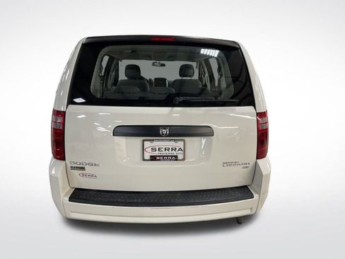 Used 2010 Dodge Grand Caravan SE image 4