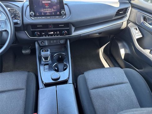 Used 2024 Nissan Rogue SV AWD/4WD image 16