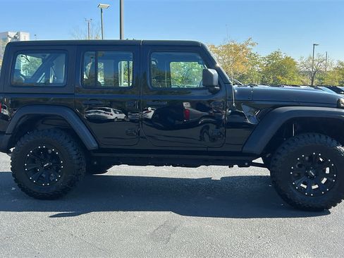 Used 2019 Jeep Wrangler Unlimited Sport AWD/4WD image 4