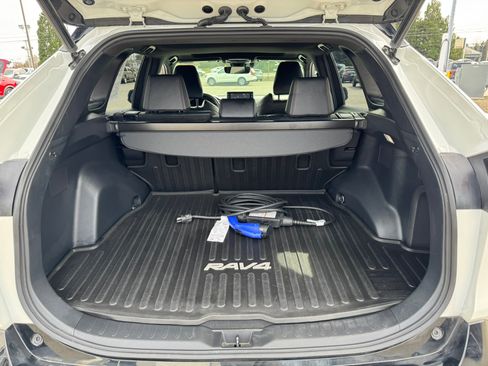 Used 2022 Toyota RAV4 XSE w/ Weather Package image 11