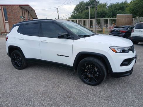 Used 2024 Jeep Compass Latitude w/ Altitude Special Edition AWD/4WD image 8