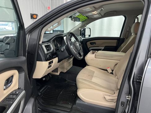 Used 2017 Nissan Titan SV AWD/4WD image 7