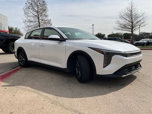 Used 2025 Kia K4 LXS image 4