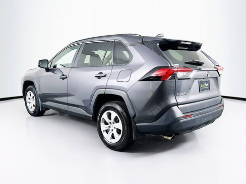 Used 2020 Toyota RAV4 LE FWD image 5