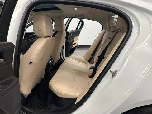 Used 2018 Jaguar XE Premium image 34