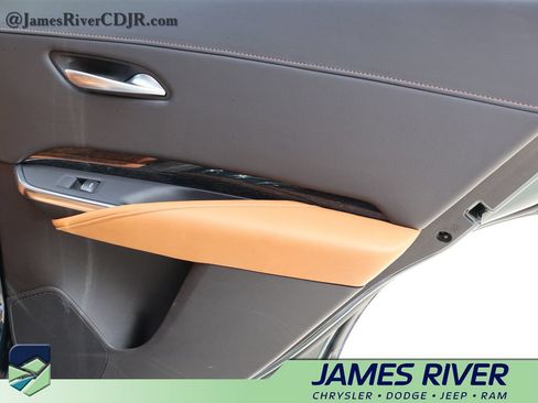 Used 2024 Cadillac XT4 Sport FWD image 10