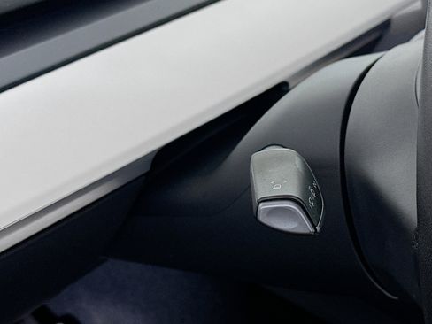 Used 2022 Tesla Model Y Performance image 16