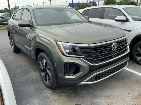 New 2026 Volkswagen Atlas Cross Sport SE FWD image 2