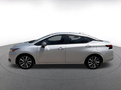 Used 2025 Nissan Versa SV FWD image 9