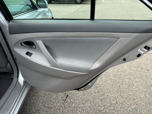 Used 2009 Toyota Camry LE FWD image 17