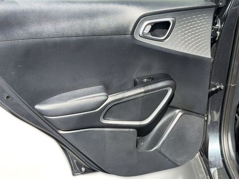 Used 2025 Kia Soul LX w/ LX Technology Package FWD image 30
