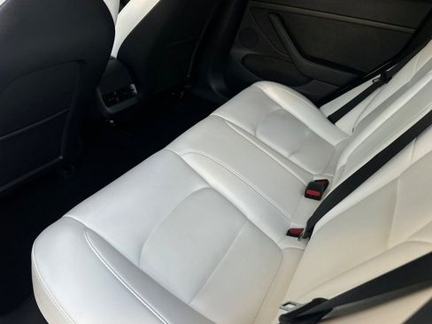 Used 2022 Tesla Model 3 image 12