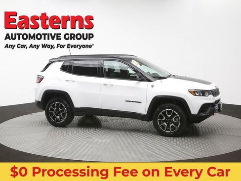 Used 2025 Jeep Compass Trailhawk AWD/4WD image 44