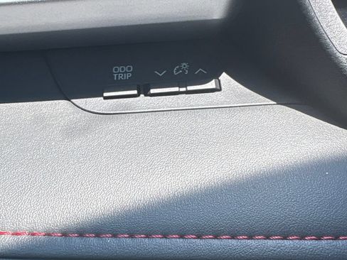 Used 2023 Toyota Highlander XSE FWD image 17