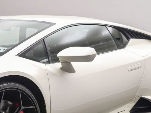 Used 2023 Lamborghini Huracan Tecnica image 9